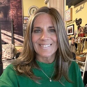 Wig Addiction Jamie in brown w highlights